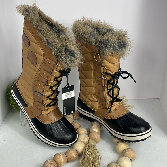 SOREL Tofino II - Women's Waterproof Insulated Winter Boot with Faux Fur Collar - Picture 3 of 14